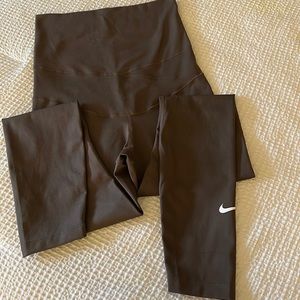 Nike maternity leggings